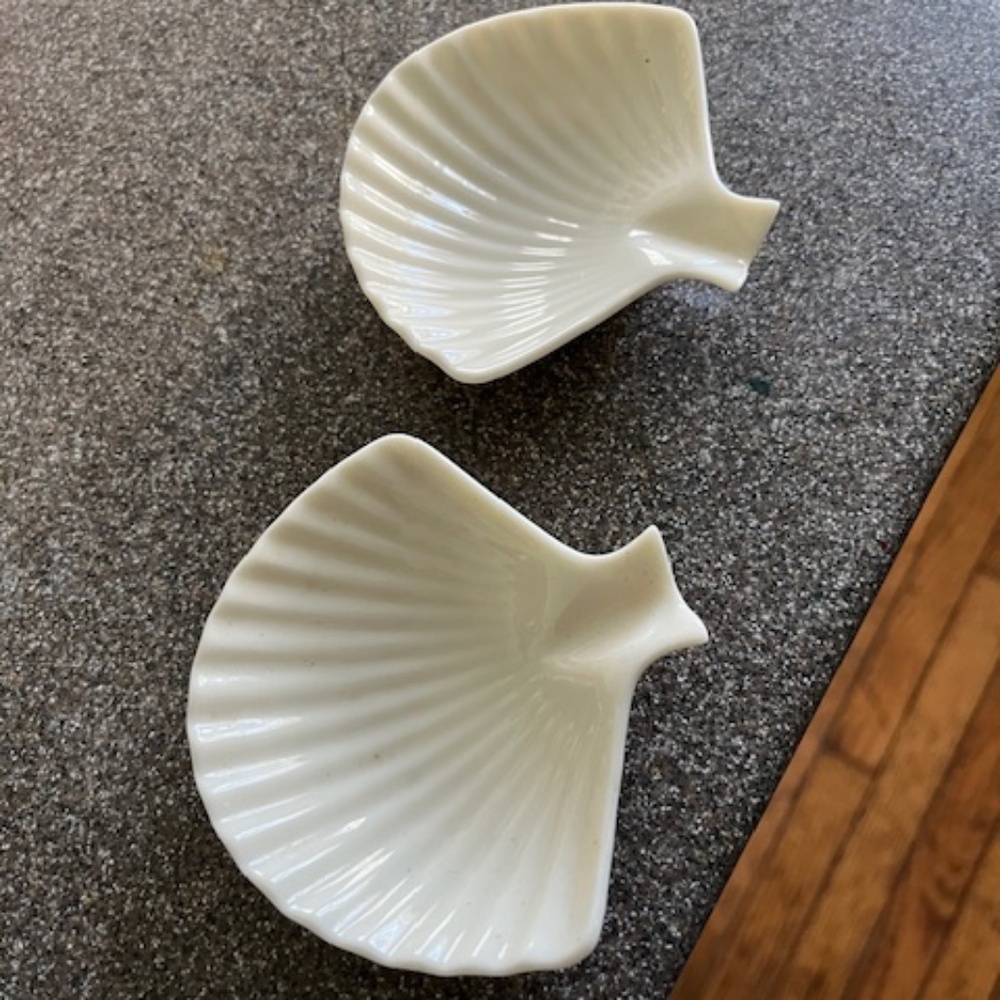 A pair of Lenox shell shaped dishes
